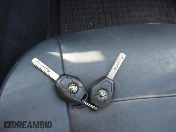 ✅ 2003 BMW 3 Series 330xi • VIN: WBAEW534X3PN31070 • Лот: 41776406. Опубликован ранее на IAAI с пробегом 176 383 миль. Бесплатный доступ к архиву аукционных продаж из США и подробный отчёт об истории автомобиля на DreamBid. Изображение 11.