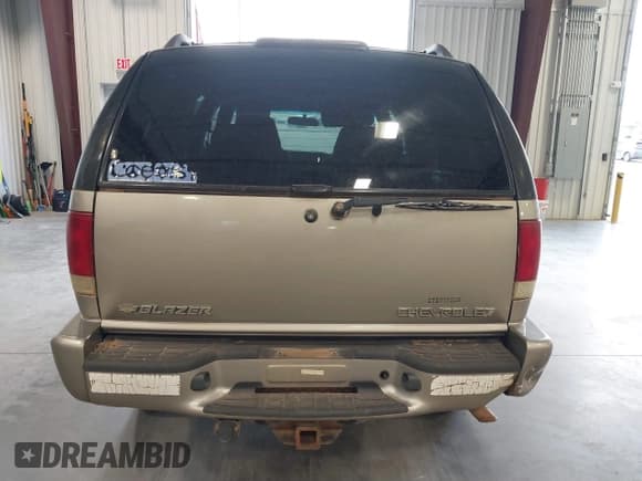 ✅ 2002 Chevrolet Blazer LS • VIN: 1GNDT13WX2K182268 • Lot: 41872743. Wystawiony na IAAI z przebiegiem 135 008 mil. Bezpłatny archiwum sprzedaży aukcyjnych z USA i szczegółowy raport historii pojazdu na DreamBid. Zdjęcie 16.