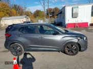 ✅ 2019 Nissan Kicks S • VIN: 3N1CP5CU3KL503650 • Lot: 43570962. Wystawiony na IAAI z przebiegiem 129 498 mil. Bezpłatny archiwum sprzedaży aukcyjnych z USA i szczegółowy raport historii pojazdu na DreamBid. Zdjęcie 13.