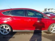 ✅ 2014 Ford Focus Titanium • VIN: 1FADP3N27EL247939 • Lot: 43525535. Wystawiony na IAAI z przebiegiem 161 313 mil. Bezpłatny archiwum sprzedaży aukcyjnych z USA i szczegółowy raport historii pojazdu na DreamBid. Zdjęcie 13.