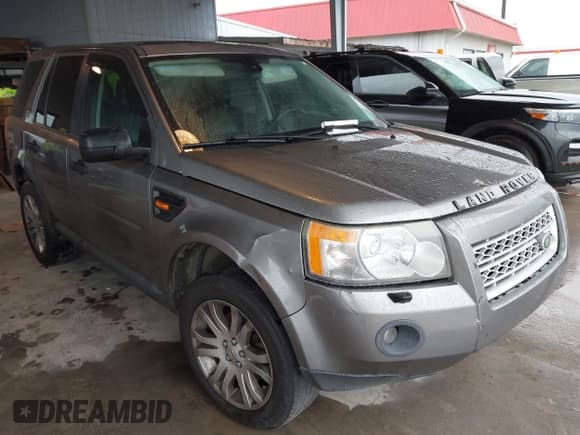 ✅ 2008 Land Rover LR2 SE • VIN: SALFS24N58H031546 • Lot: 43573918. Wystawiony na IAAI z przebiegiem 211 576 mil. Bezpłatny archiwum sprzedaży aukcyjnych z USA i szczegółowy raport historii pojazdu na DreamBid. Zdjęcie 6.
