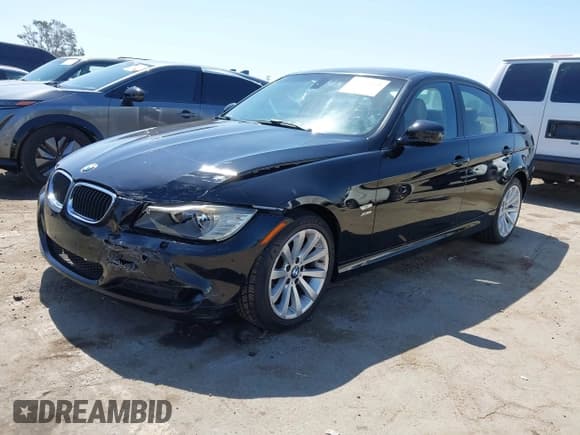 ✅ 2011 BMW 3 Series 328i xDrive • VIN: WBAPK7C57BA972469 • Lot: 42873163. Listed on IAAI with 113,771 mi. Free auction sales archive from the USA and detailed vehicle history report at DreamBid. Image 2.