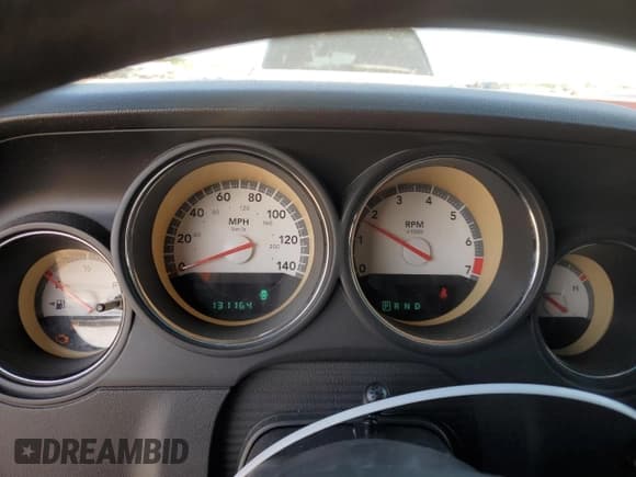 ✅ 2010 Dodge Challenger SE • VIN: 2B3CJ4DV6AH260814 • Lot: 44139015. Wystawiony na Copart z przebiegiem 131 164 mil. Bezpłatny archiwum sprzedaży aukcyjnych z USA i szczegółowy raport historii pojazdu na DreamBid. Zdjęcie 9.