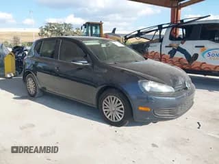 ✅ 2013 Volkswagen Golf • VIN: WVWDB7AJXDW132455 • Lot: 43734226. Wystawiony na IAAI z przebiegiem 174 862 mil. Bezpłatny archiwum sprzedaży aukcyjnych z USA i szczegółowy raport historii pojazdu na DreamBid. Zdjęcie 1.