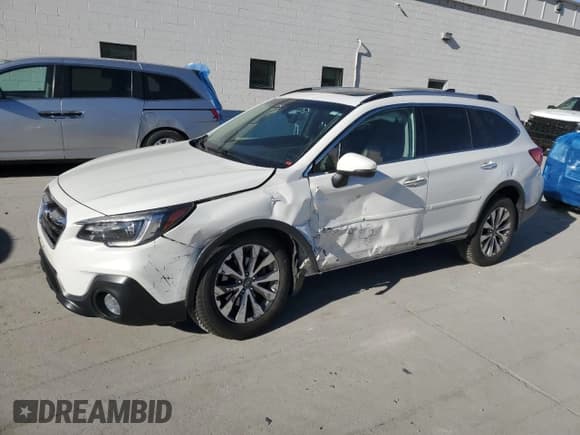 ✅ 2018 Subaru Outback Touring • VIN: 4S4BSATC0J3301121 • Лот: 91289605. Опубликован ранее на Copart с пробегом 84 608 миль. Бесплатный доступ к архиву аукционных продаж из США и подробный отчёт об истории автомобиля на DreamBid. Изображение 1.