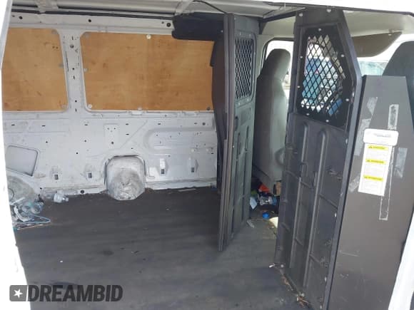 ✅ 2011 Ford Econoline Cargo Commercial • VIN: 1FTNE1EW7BDA82704 • Lot: 42339406. Wystawiony na IAAI z przebiegiem Nie podano. Bezpłatny archiwum sprzedaży aukcyjnych z USA i szczegółowy raport historii pojazdu na DreamBid. Zdjęcie 8.