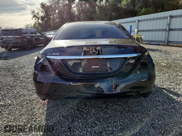 ✅ 2015 Mercedes-Benz C 300 • VIN: 55SWF4JB6FU073298 • Lot: 92398355. Listed on Copart with 115,612 mi. Free auction sales archive from the USA and detailed vehicle history report at DreamBid. Image 6.