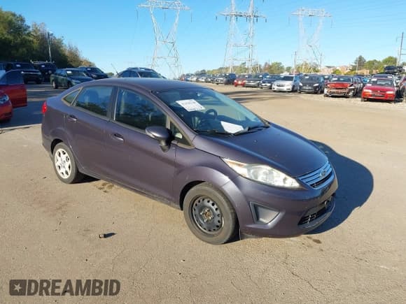 ✅ 2013 Ford Fiesta SE • VIN: 3FADP4BJ0DM140553 • Lot: 43470138. Wystawiony na IAAI z przebiegiem 197 778 mil. Bezpłatny archiwum sprzedaży aukcyjnych z USA i szczegółowy raport historii pojazdu na DreamBid. Zdjęcie 1.