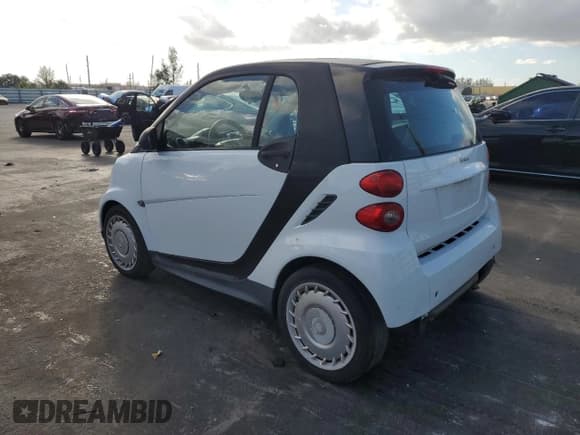 ✅ 2013 Smart fortwo Pure • VIN: WMEEJ3BA2DK583905 • Лот: 90020365. Опубликован ранее на Copart с пробегом 91 027 миль. Бесплатный доступ к архиву аукционных продаж из США и подробный отчёт об истории автомобиля на DreamBid. Изображение 2.