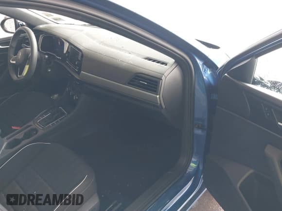 ✅ 2022 Volkswagen Jetta Sport • VIN: 3VWBM7BU3NM023523 • Лот: 42618751. Опубликован ранее на IAAI с пробегом 23 572 миль. Бесплатный доступ к архиву аукционных продаж из США и подробный отчёт об истории автомобиля на DreamBid. Изображение 5.