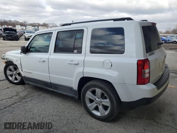 ✅ 2011 Jeep Patriot Latitude • VIN: 1J4NT1GA2BD103895 • Lot: 50180025. Wystawiony na Copart z przebiegiem 135 120 mil. Bezpłatny archiwum sprzedaży aukcyjnych z USA i szczegółowy raport historii pojazdu na DreamBid. Zdjęcie 2.