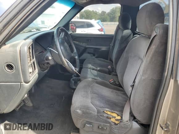 2002 Chevrolet Silverado 1500 LS with VIN 1GCEK14T72Z106860, listed as a Copart auction lot 54909765 with 301,431 mi miles and Salvage title. Bid and sale history available at DreamBid. Image 7.