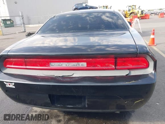 ✅ 2010 Dodge Challenger SE • VIN: 2B3CJ4DV4AH240643 • Lot: 40312016. Wystawiony na IAAI z przebiegiem 172 948 mil. Bezpłatny archiwum sprzedaży aukcyjnych z USA i szczegółowy raport historii pojazdu na DreamBid. Zdjęcie 17.