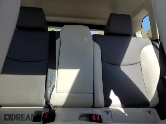 ✅ 2024 Toyota Corolla Cross XLE • VIN: 7MUDAABG0RV098767 • Lot: 86519055. Listed on Copart with 21,948 mi. Free auction sales archive from the USA and detailed vehicle history report at DreamBid. Image 10.