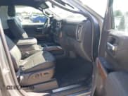 ✅ 2021 Chevrolet Silverado 1500 High Country • VIN: 3GCPWFED4MG144695 • Lot: 42880446. Wystawiony na IAAI z przebiegiem 14 271 mil. Bezpłatny archiwum sprzedaży aukcyjnych z USA i szczegółowy raport historii pojazdu na DreamBid. Zdjęcie 5.