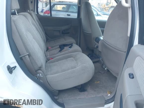 ✅ 2002 Ford Explorer XLT • VIN: 1FMDU73E12ZA10584 • Lot: 41299290. Wystawiony na IAAI z przebiegiem 95 775 mil. Bezpłatny archiwum sprzedaży aukcyjnych z USA i szczegółowy raport historii pojazdu na DreamBid. Zdjęcie 8.