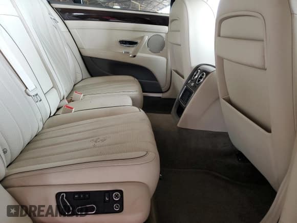 ✅ 2014 Bentley Flying Spur • VIN: SCBEC9ZA7EC094304 • Lot: 39112234. Wystawiony na Copart z przebiegiem 60 884 mil. Bezpłatny archiwum sprzedaży aukcyjnych z USA i szczegółowy raport historii pojazdu na DreamBid. Zdjęcie 10.