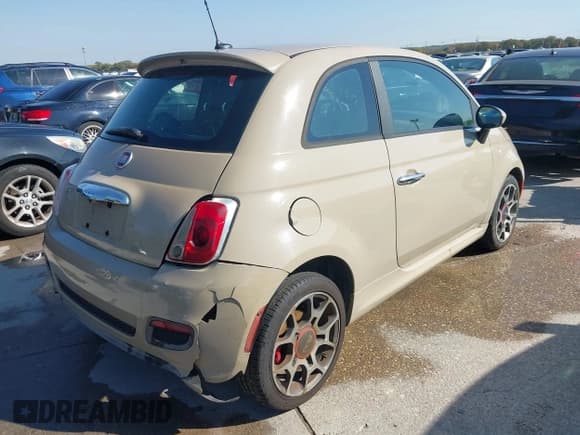 ✅ 2012 FIAT 500 Sport • VIN: 3C3CFFBR3CT128674 • Lot: 43654697. Wystawiony na IAAI z przebiegiem 197 607 mil. Bezpłatny archiwum sprzedaży aukcyjnych z USA i szczegółowy raport historii pojazdu na DreamBid. Zdjęcie 6.