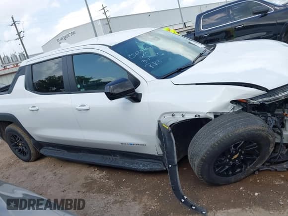 ✅ 2024 Chevrolet Silverado EV Work Truck • VIN: 1GC10VEL6RU200925 • Лот: 42101870. Опубликован ранее на IAAI с пробегом 11 817 миль. Бесплатный доступ к архиву аукционных продаж из США и подробный отчёт об истории автомобиля на DreamBid. Изображение 13.