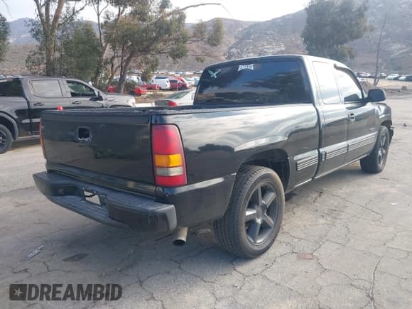 ✅ 2001 Chevrolet Silverado 1500 LS • VIN: 2GCEC19V911404079 • Lot: 43650036. Listed on IAAI with 216,837 mi. Free auction sales archive from the USA and detailed vehicle history report at DreamBid. Image 4.