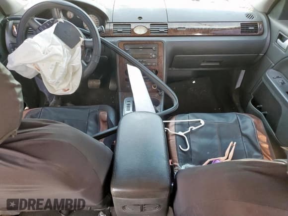 ✅ 2006 Ford Five Hundred Limited • VIN: 1FAFP25116G125033 • Lot: 67128375. Wystawiony na Copart z przebiegiem Nie podano. Bezpłatny archiwum sprzedaży aukcyjnych z USA i szczegółowy raport historii pojazdu na DreamBid. Zdjęcie 8.