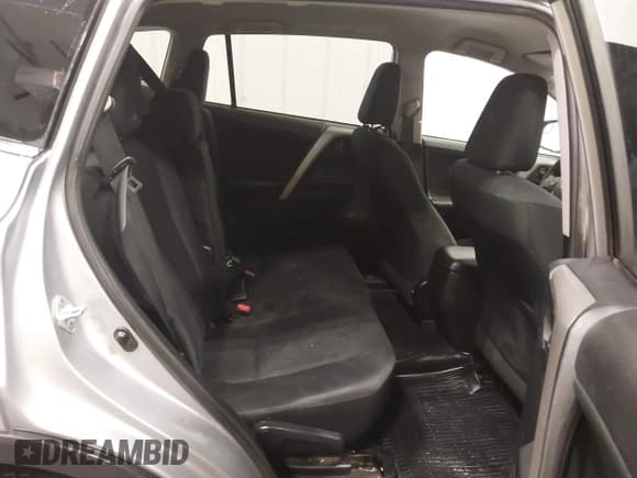 ✅ 2017 Toyota RAV4 LE • VIN: 2T3BFREV8HW646796 • Lot: 41731146. Wystawiony na IAAI z przebiegiem 134 601 mil. Bezpłatny archiwum sprzedaży aukcyjnych z USA i szczegółowy raport historii pojazdu na DreamBid. Zdjęcie 8.