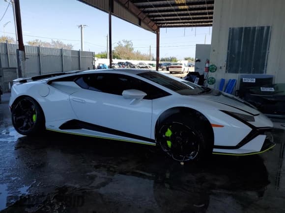 ✅ 2024 Lamborghini Huracan Tecnica • VIN: ZHWUB6ZFXRLA26374 • Lot: 67441794. Wystawiony na Copart z przebiegiem 10 027 mil. Bezpłatny archiwum sprzedaży aukcyjnych z USA i szczegółowy raport historii pojazdu na DreamBid. Zdjęcie 4.