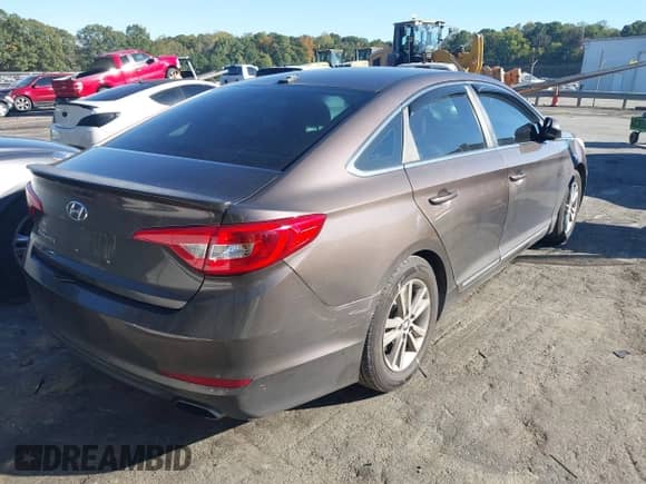 2015 Hyundai Sonata SE with VIN 5NPE24AFXFH196454, listed as a IAAI auction lot 43468378 with 184,968 mi miles and . Bid and sale history available at DreamBid. Image 4.