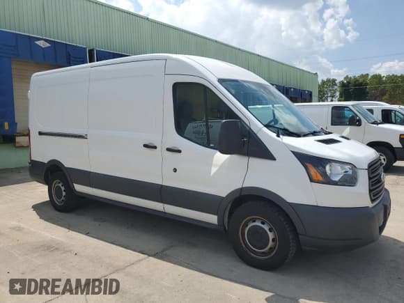 ✅ 2017 Ford Transit • VIN: 1FTYR2CG8HKA25483 • Lot: 70963565. Listed on Copart with 92,155 mi. Free auction sales archive from the USA and detailed vehicle history report at DreamBid. Image 4.