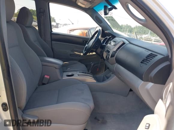 ✅ 2010 Toyota Tacoma PreRunner • VIN: 3TMJU4GN0AM098480 • Lot: 43012796. Listed on IAAI with Not provided. Free auction sales archive from the USA and detailed vehicle history report at DreamBid. Image 5.