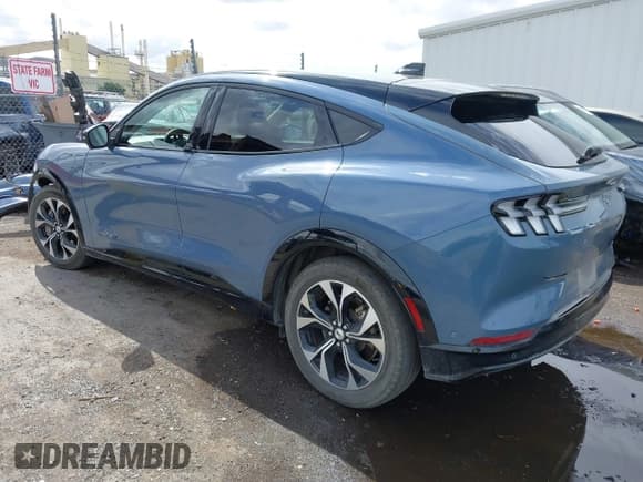 ✅ 2023 Ford Mustang Mach-E Premium • VIN: 3FMTK3R74PMA27195 • Лот: 43367616. Опубликован ранее на IAAI с пробегом 34 109 миль. Бесплатный доступ к архиву аукционных продаж из США и подробный отчёт об истории автомобиля на DreamBid. Изображение 3.