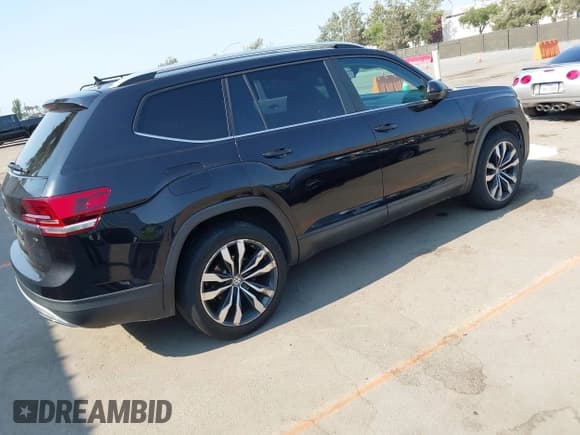 ✅ 2018 Volkswagen Atlas SE • VIN: 1V2CR2CA2JC534411 • Lot: 42672188. Wystawiony na IAAI z przebiegiem 97 392 mil. Bezpłatny archiwum sprzedaży aukcyjnych z USA i szczegółowy raport historii pojazdu na DreamBid. Zdjęcie 4.