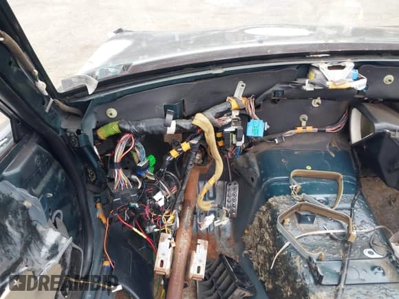 ✅ 1999 Mazda MX-5 Miata • VIN: JM1NB353XX0127157 • Lot: 42065586. Listed on IAAI with Not provided. Free auction sales archive from the USA and detailed vehicle history report at DreamBid. Image 7.