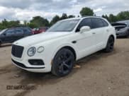 ✅ 2018 Bentley Bentayga Signature • VIN: SJAAC2ZV2JC017454 • Лот: 58329085. Опубликован ранее на Copart с пробегом 76 318 миль. Бесплатный доступ к архиву аукционных продаж из США и подробный отчёт об истории автомобиля на DreamBid. Изображение 1.