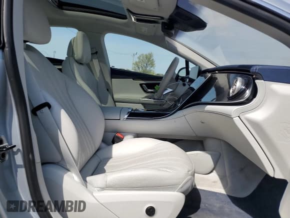 ✅ 2023 Mercedes-Benz EQE 500 • VIN: W1KEG2CBXPF031697 • Lot: 52593985. Listed on Copart with 18,578 mi. Free auction sales archive from the USA and detailed vehicle history report at DreamBid. Image 7.