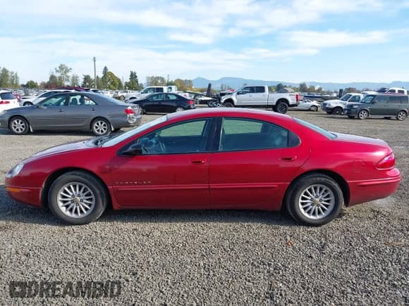 ✅ 2001 Chrysler Concorde LXi • VIN: 2C3HD36JX1H704751 • Lot: 43530252. Listed on IAAI with 121,555 mi. Free auction sales archive from the USA and detailed vehicle history report at DreamBid. Image 14.