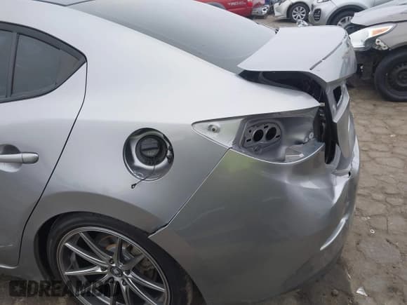 ✅ 2016 Mazda 3 i Sport • VIN: JM1BM1T7XG1350087 • Lot: 43396550. Listed on IAAI with 134,543 mi. Free auction sales archive from the USA and detailed vehicle history report at DreamBid. Image 19.