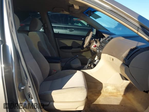 ✅ 2003 Honda Accord LX • VIN: 1HGCM56413A043769 • Лот: 43554730. Опубликован ранее на IAAI с пробегом 156 043 миль. Бесплатный доступ к архиву аукционных продаж из США и подробный отчёт об истории автомобиля на DreamBid. Изображение 5.