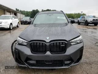 ✅ 2022 BMW X3 M • VIN: 5YM13EC09N9J95191 • Lot: 63090823. Wystawiony na Copart z przebiegiem 15 029 mil. Bezpłatny archiwum sprzedaży aukcyjnych z USA i szczegółowy raport historii pojazdu na DreamBid. Zdjęcie 5.