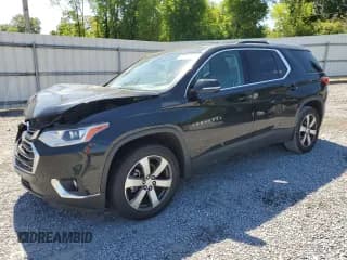 ✅ 2018 Chevrolet Traverse LT • VIN: 1GNEVHKW3JJ135936 • Lot: 53094745. Wystawiony na Copart z przebiegiem 85 900 mil. Bezpłatny archiwum sprzedaży aukcyjnych z USA i szczegółowy raport historii pojazdu na DreamBid. Zdjęcie 1.