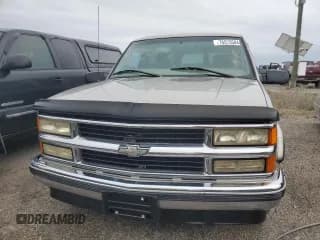 ✅ 1999 Chevrolet Suburban • VIN: 1GBEC16R8XJ514597 • Lot: 76575584. Wystawiony na Copart z przebiegiem 176 870 mil. Bezpłatny archiwum sprzedaży aukcyjnych z USA i szczegółowy raport historii pojazdu na DreamBid. Zdjęcie 5.