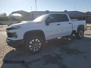 ✅ 2025 Chevrolet Silverado 2500HD Custom • VIN: 2GC4KME78S1106101 • Лот: 81983295. Опубликован ранее на Copart с пробегом 7 201 миль. Бесплатный доступ к архиву аукционных продаж из США и подробный отчёт об истории автомобиля на DreamBid. Изображение 1.