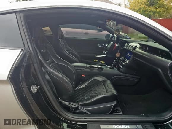 ✅ 2020 Ford Mustang GT Premium • VIN: 1FA6P8CF3L5140173 • Lot: 94086065. Wystawiony na Copart z przebiegiem 35 156 mil. Bezpłatny archiwum sprzedaży aukcyjnych z USA i szczegółowy raport historii pojazdu na DreamBid. Zdjęcie 5.