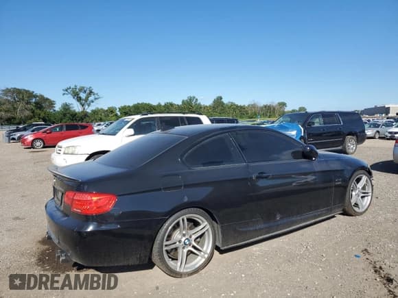 ✅ 2012 BMW 3 Series 335is • VIN: WBAKG1C53CJ217135 • Лот: 70069585. Опубликован ранее на Copart с пробегом 79 608 миль. Бесплатный доступ к архиву аукционных продаж из США и подробный отчёт об истории автомобиля на DreamBid. Изображение 3.