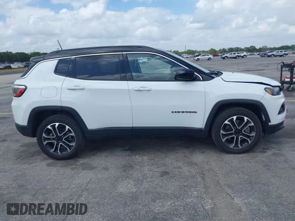 ✅ 2023 Jeep Compass (RED) Edition • VIN: 3C4NJDCN4PT566158 • Lot: 41904870. Wystawiony na IAAI z przebiegiem 50 349 mil. Bezpłatny archiwum sprzedaży aukcyjnych z USA i szczegółowy raport historii pojazdu na DreamBid. Zdjęcie 13.