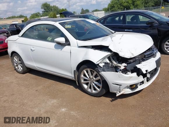 ✅ 2016 Volkswagen Eos Komfort • VIN: WVWBW8AH7GV000505 • Lot: 42931292. Listed on IAAI with 96,758 mi. Free auction sales archive from the USA and detailed vehicle history report at DreamBid. Image 1.