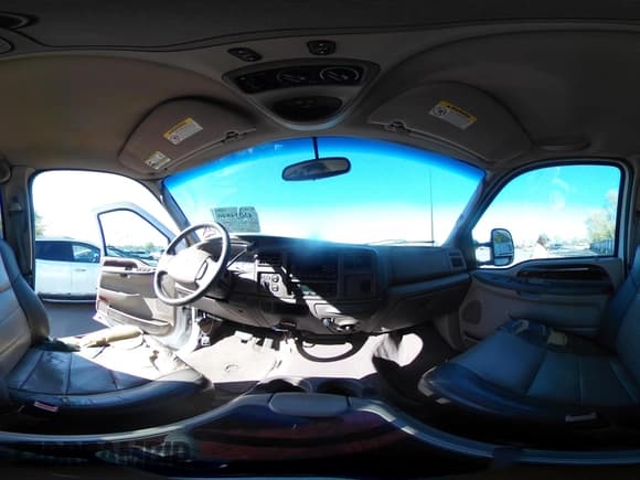 ✅ 2003 Ford Excursion Eddie Bauer • VIN: 1FMSU45PX3EB55961 • Лот: 42024840. Опубликован ранее на IAAI с пробегом 284 158 миль. Бесплатный доступ к архиву аукционных продаж из США и подробный отчёт об истории автомобиля на DreamBid. Изображение 18.