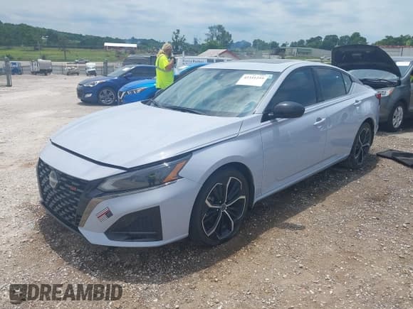 ✅ 2023 Nissan Altima SR • VIN: 1N4BL4CV6PN401554 • Лот: 42341259. Опубликован ранее на IAAI с пробегом 52 576 миль. Бесплатный доступ к архиву аукционных продаж из США и подробный отчёт об истории автомобиля на DreamBid. Изображение 2.