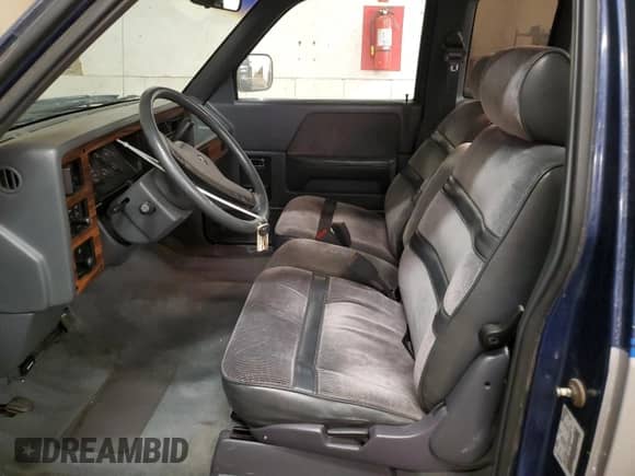 1991 Dodge Dakota z VIN 1B7GL23Y2MS258470, wystawiony jako Copart lot #45487985 z przebiegiem 176 958 mil mil oraz Szkoda całkowita • Salvage title. Historia ofert i sprzedaży dostępna na DreamBid. Obrazek 7.