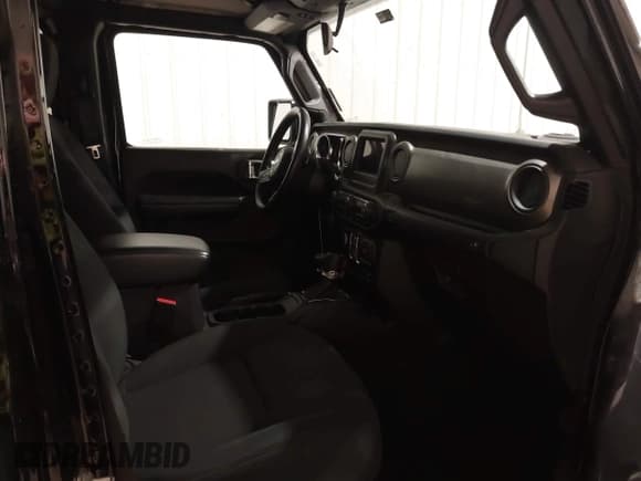 ✅ 2022 Jeep Gladiator Willys Sport • VIN: 1C6HJTAG2NL163338 • Lot: 41273645. Wystawiony na IAAI z przebiegiem 14 031 mil. Bezpłatny archiwum sprzedaży aukcyjnych z USA i szczegółowy raport historii pojazdu na DreamBid. Zdjęcie 5.